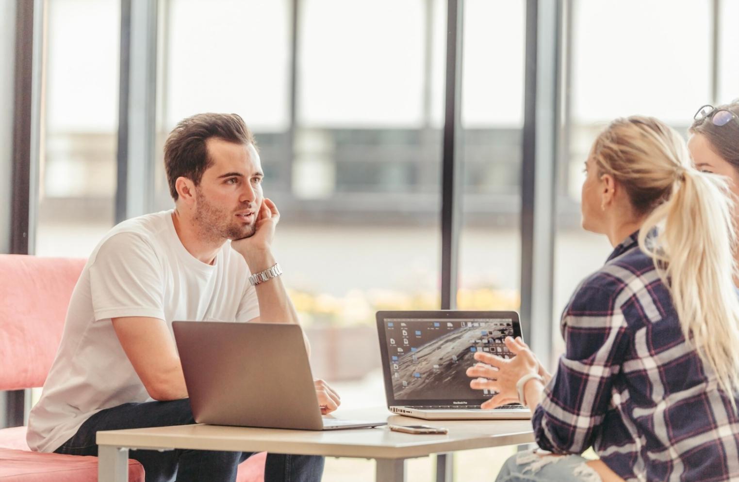 Espace de travail moderne pour l'apprentissage de la gestion budgétaire
